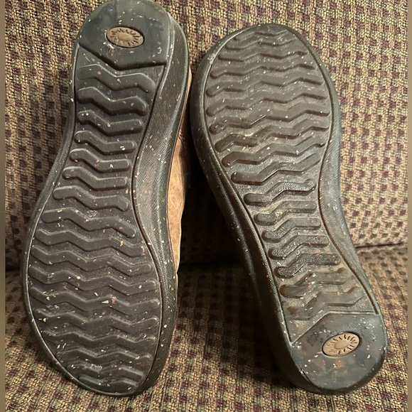 UGG WOMENS BETTEY BROWN style FLEECE/WOOL LINED SLIP ON SHOES. SZ 9 - Picture 6 of 13